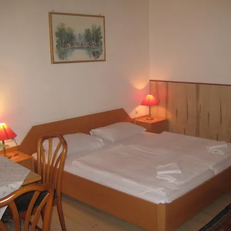 HappyHostel-2